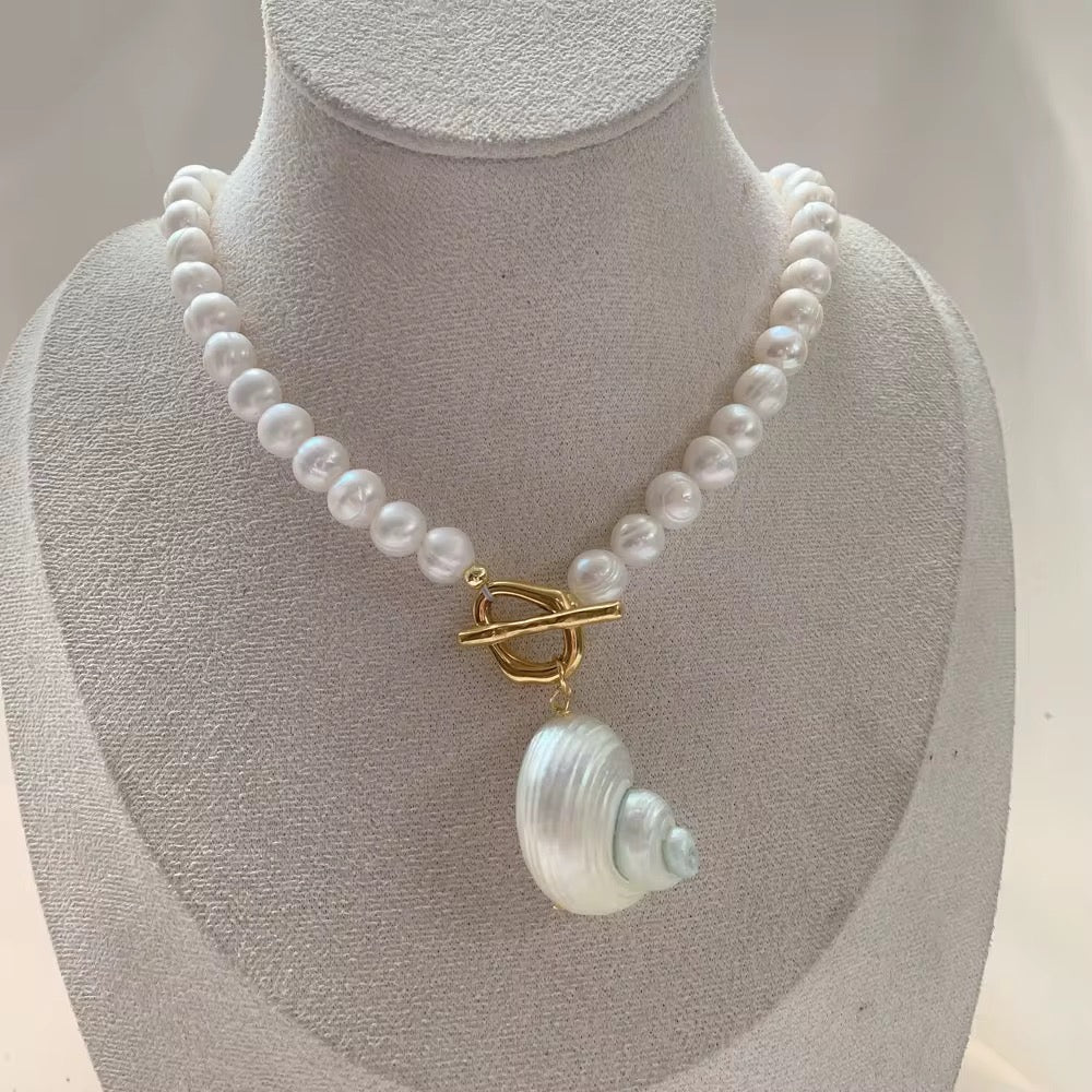 Coquille Blanche – Pearl Statement Necklace
