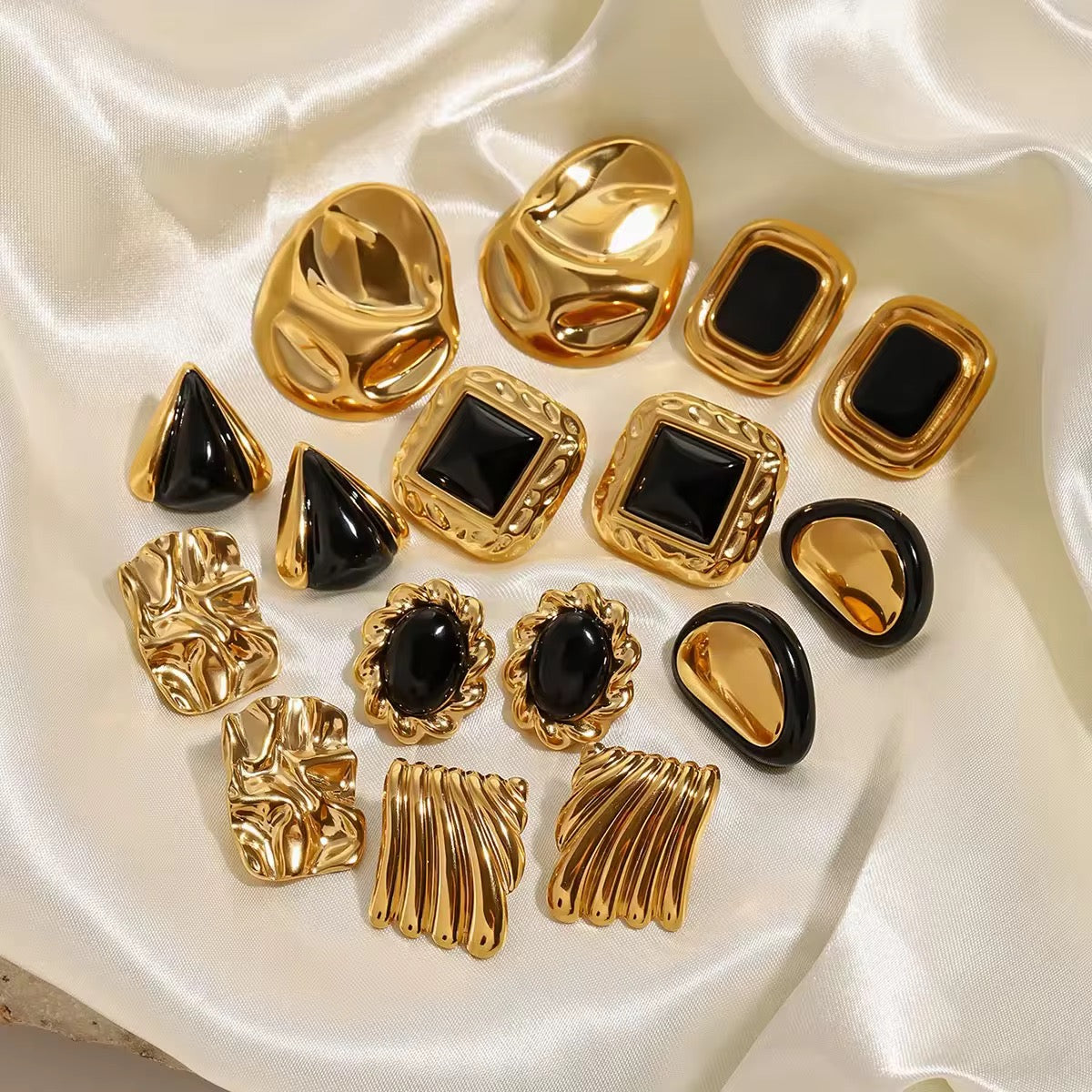Golden Attitude – 8er Statement Ohrring Set